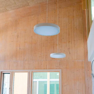 CLT-puukoulu ja päiväkoti Kaarelassa – Saumaston saumaustyöt loppusuoralla