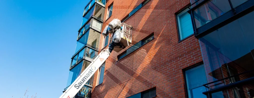 Kevään ensimmäinen uusintasaumaustyömaa on hyvässä vauhdissa